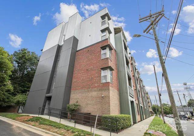 4th image of 630 Calvert St, Charlotte, NC 28208