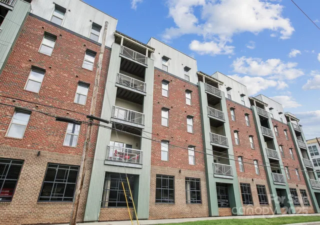 5th image of 630 Calvert St, Charlotte, NC 28208
