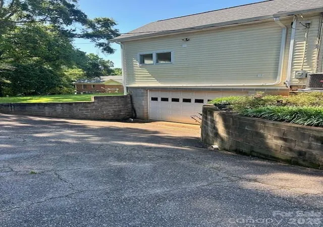 4th image of 743 S College Ave, Newton, NC 28658 | MLS# 4274456