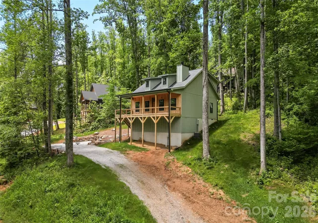 Photo 3 of Single family home for sale at 511 Blue Ridge Dr N, Marion, NC 28752 | MLS# 4274590 | Listing updated on 2026-10-18