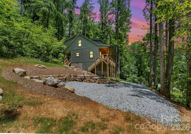 Photo 3 of Single family home for sale at 511 Blue Ridge Dr N, Marion, NC 28752 | MLS# 4274590 | Listing updated on 2026-10-18