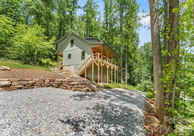 Photo 4 of Single family home for sale at 511 Blue Ridge Dr N, Marion, NC 28752 | MLS# 4274590 | Listing updated on 2026-10-18