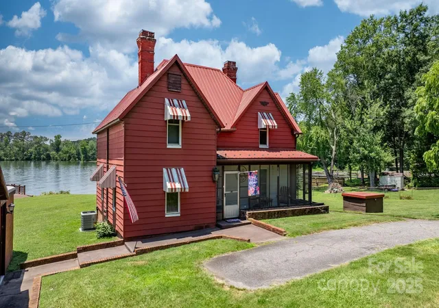 Photo 1 of Single family home for sale at 237 Shiloh Church Rd, Hickory, NC 28601 | MLS# 4275859 | Listing updated on 2026-04-25
