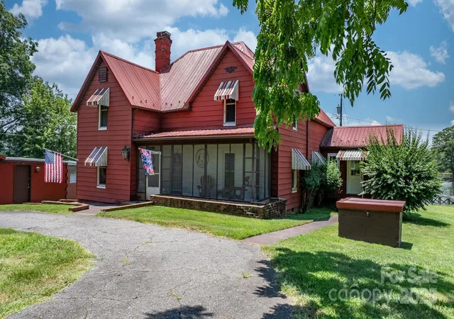 Photo 3 of Single family home for sale at 237 Shiloh Church Rd, Hickory, NC 28601 | MLS# 4275859 | Listing updated on 2026-04-25