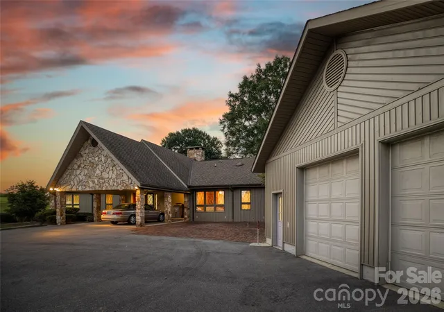 Photo 3 of Single family home for sale at 2505 Morganton Blvd Sw, Lenoir, NC 28645 | MLS# 4275893 | Listing updated on 2026-10-02