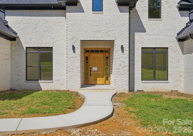 Photo 3 of Single family home for sale at 8018 Fairmont Dr, Waxhaw, NC 28173 | MLS# 4276331 | Listing updated on 2026-10-19