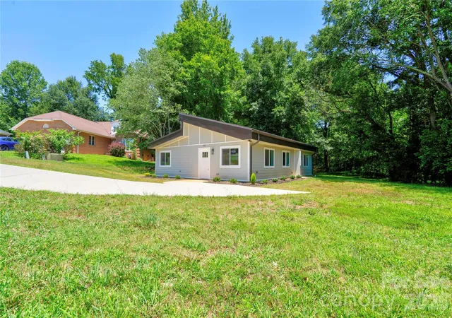 Photo 2 of Single family home for sale at 900 Linney Ln, Shelby, NC 28152 | MLS# 4276627 | Listing updated on 2026-10-01