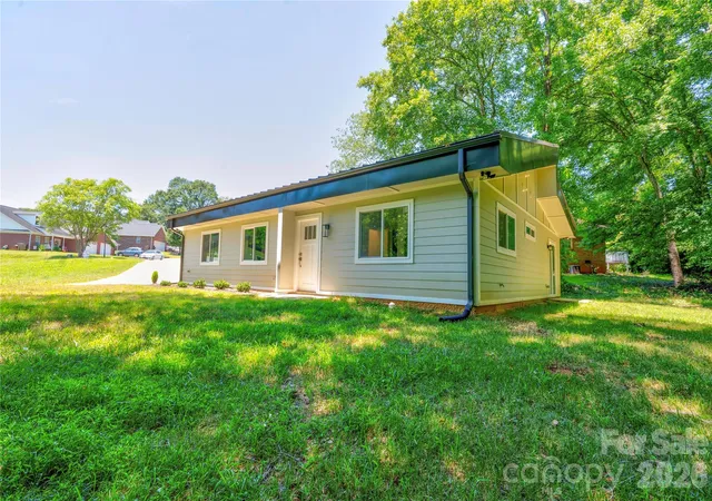 Photo 3 of Single family home for sale at 900 Linney Ln, Shelby, NC 28152 | MLS# 4276627 | Listing updated on 2026-10-01