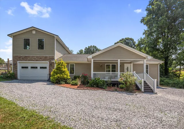 Photo 1 of Single family home for sale at 40 Alabama Ave, Marion, NC 28752 | MLS# 4277488 | Listing updated on 2026-07-29