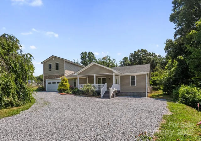 Photo 2 of Single family home for sale at 40 Alabama Ave, Marion, NC 28752 | MLS# 4277488 | Listing updated on 2026-07-29