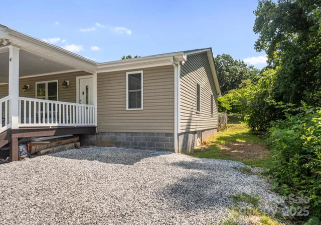 Photo 5 of Single family home for sale at 40 Alabama Ave, Marion, NC 28752 | MLS# 4277488 | Listing updated on 2026-07-29