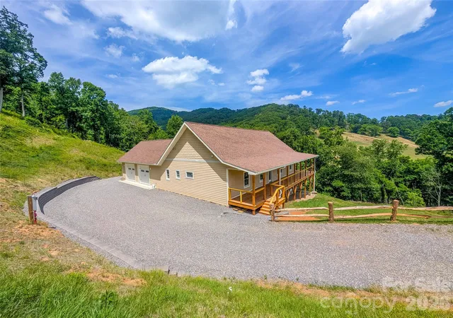 Photo 1 of Single family home for sale at 338 Majestic Mountain Dr, Burnsville, NC 28714 | MLS# 4277521 | Listing updated on 2026-07-31