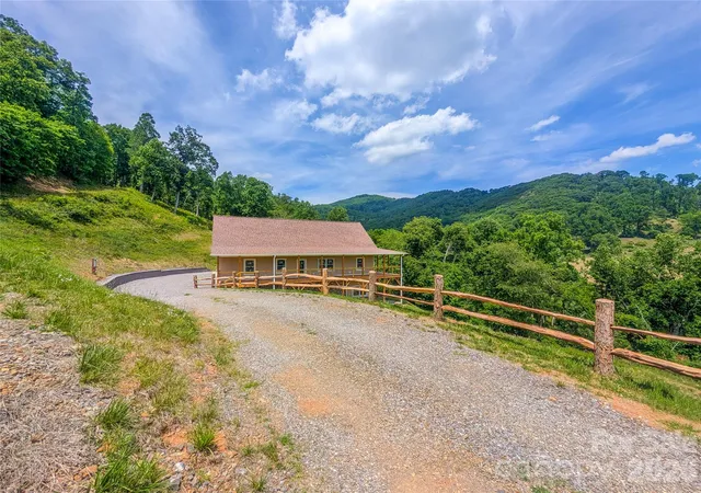 Photo 48 of Single family home for sale at 338 Majestic Mountain Dr, Burnsville, NC 28714 | MLS# 4277521 | Listing updated on 2026-07-31