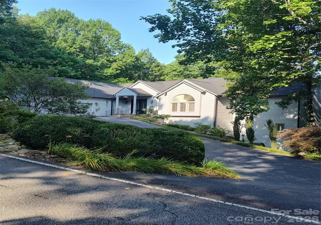 Photo 1 of Single family home for sale at 135 Poplar Loop, Flat Rock, NC 28731 | MLS# 4278408 | Listing updated on 2026-08-11