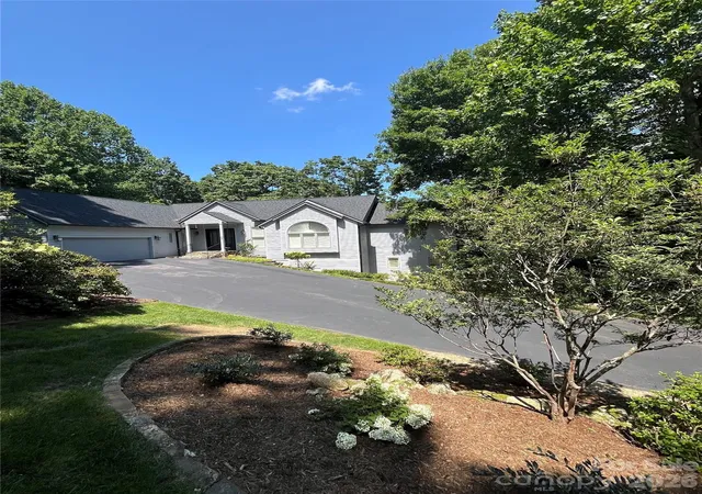 Photo 2 of Single family home for sale at 135 Poplar Loop, Flat Rock, NC 28731 | MLS# 4278408 | Listing updated on 2026-08-11