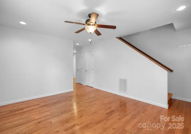 Listing Photo 5 - Condo for sale in building located at 212 & 214 Portmanvilla Rd, Black Mountain, NC 28711