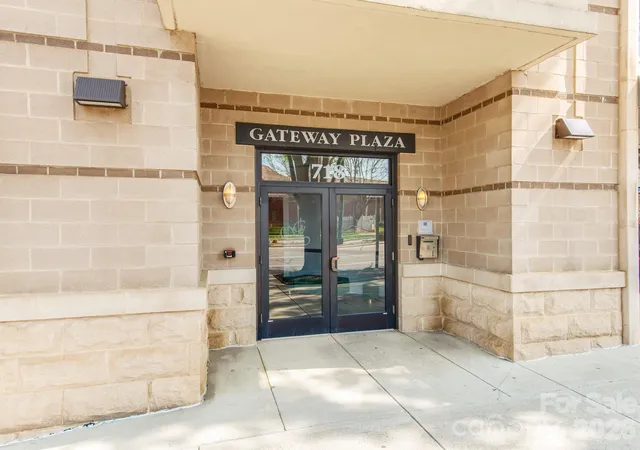 2nd image of 718 W Trade St #414, Charlotte, NC 28202 | MLS# 4279117