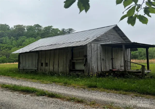 Photo 3 of Single family home for sale at 2255 Nc Hwy 268 W, Wilkesboro, NC 28697 | MLS# 4280174 | Listing updated on 2026-09-13