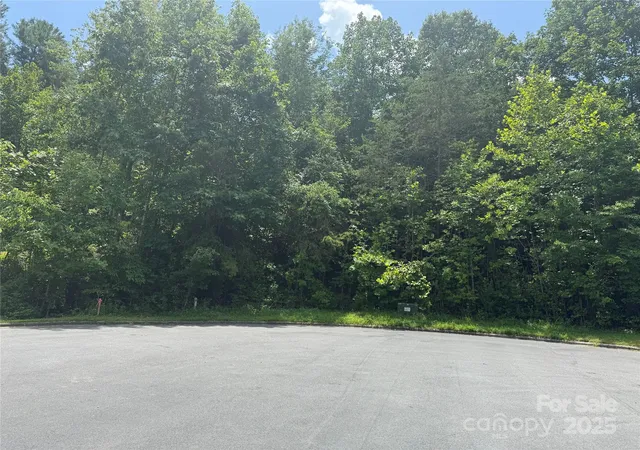 Homes for sale in Lenoir, NC | 1047 Williamsburg Dr, Lenoir, NC 28645 | MLS# 4280874