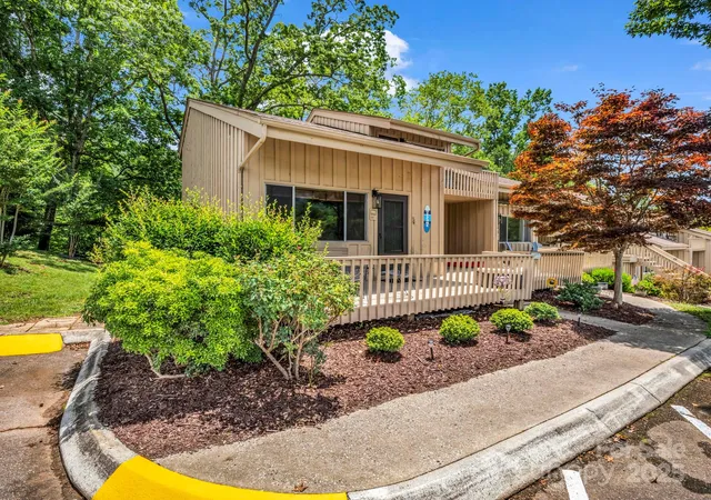 Homes for sale in Lake Lure, NC | 140 W Lake Dr, Lake Lure, NC 28746