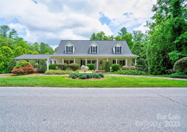 Photo 1 of Single family home for sale at 2606 Greenville Hwy, Flat Rock, NC 28731 | MLS# 4281238 | Listing updated on 2026-08-17