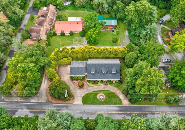Photo 2 of Single family home for sale at 2606 Greenville Hwy, Flat Rock, NC 28731 | MLS# 4281238 | Listing updated on 2026-08-17