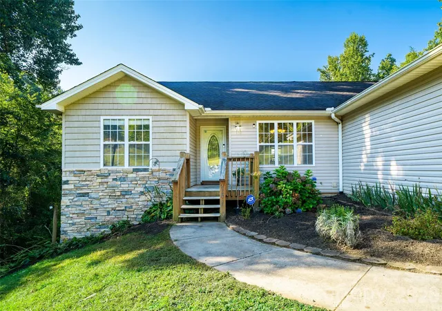 1st image of 151 Willard Ln, Hendersonville, NC 28792 | MLS# 4281738
