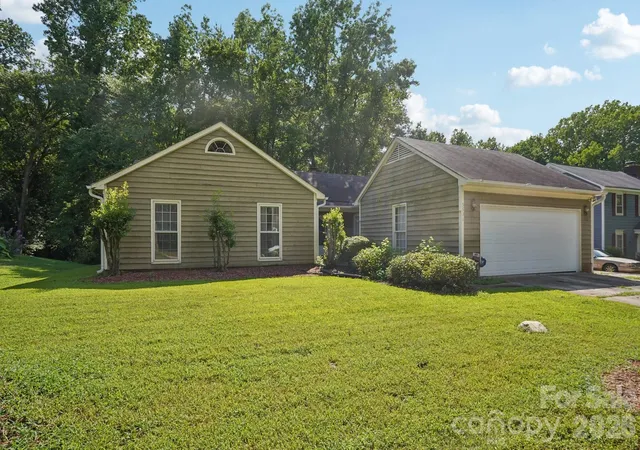 Photo 2 of Single family home for sale at 5531 Doverstone Ct, Charlotte, NC 28208 | MLS# 4282896 | Listing updated on 2026-10-09