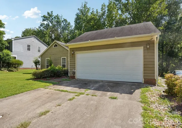 Photo 3 of Single family home for sale at 5531 Doverstone Ct, Charlotte, NC 28208 | MLS# 4282896 | Listing updated on 2026-10-09