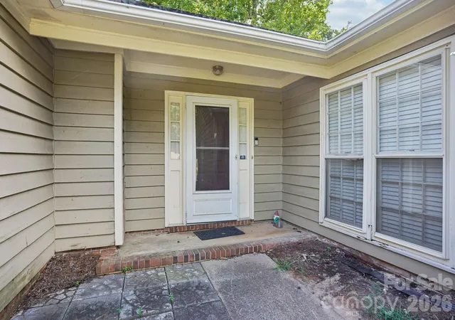 Photo 3 of Single family home for sale at 5531 Doverstone Ct, Charlotte, NC 28208 | MLS# 4282896 | Listing updated on 2026-10-09