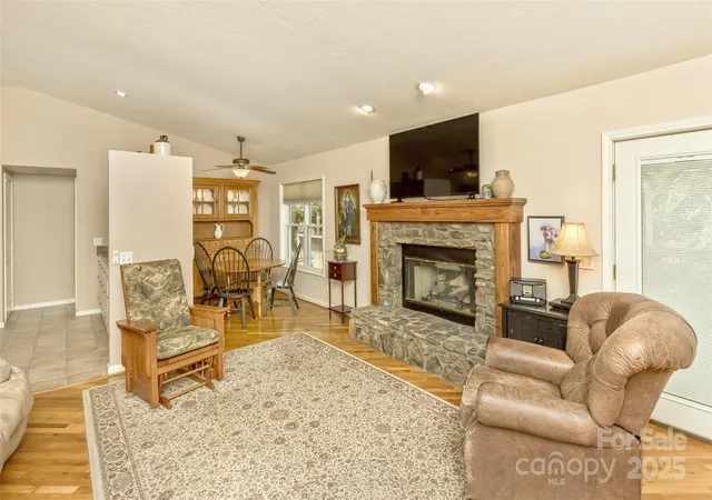 4th image of 15 Beaverdam Knoll Rd, Asheville, NC 28804 | MLS# 4283730