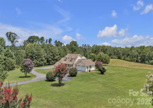 Photo 2 of Single family home for sale at 1144 Old Mountain Rd, Statesville, NC 28677 | MLS# 4284201 | Listing updated on 2026-10-02