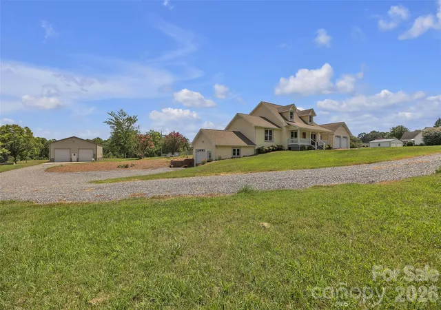 Photo 3 of Single family home for sale at 1144 Old Mountain Rd, Statesville, NC 28677 | MLS# 4284201 | Listing updated on 2026-10-02