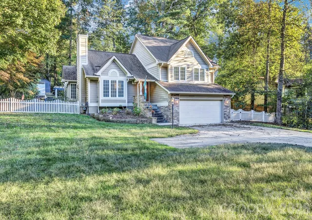 Photo 2 of Single family home for sale at 911 Fanning Brg Rd, Fletcher, NC 28732 | MLS# 4284907 | Listing updated on 2026-09-29
