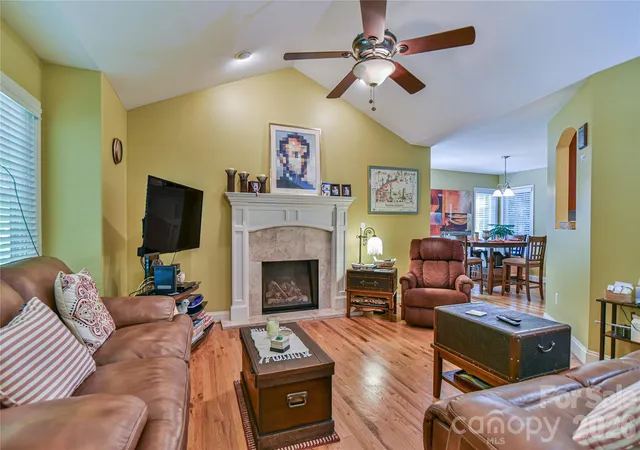 Photo 4 of Single family home for sale at 911 Fanning Brg Rd, Fletcher, NC 28732 | MLS# 4284907 | Listing updated on 2026-09-29
