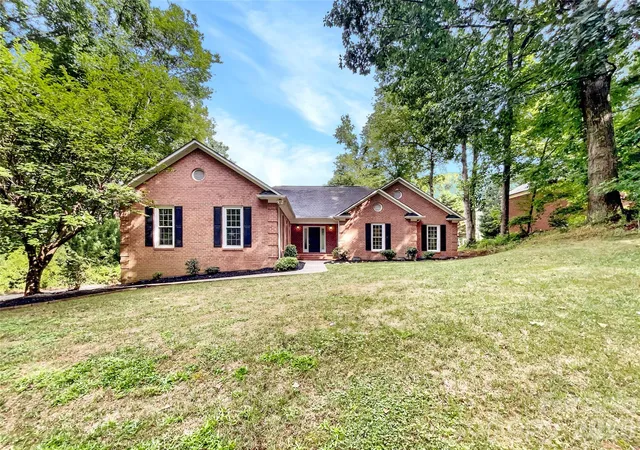 Photo 1 of Single family home for sale at 8117 Shannon Woods Ln, Matthews, NC 28104 | MLS# 4285282 | Listing updated on 2026-10-09