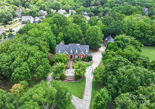 Photo 1 of Single family home for sale at 7000 Old Providence Rd, Charlotte, NC 28226 | MLS# 4286835 | Listing updated on 2026-04-15