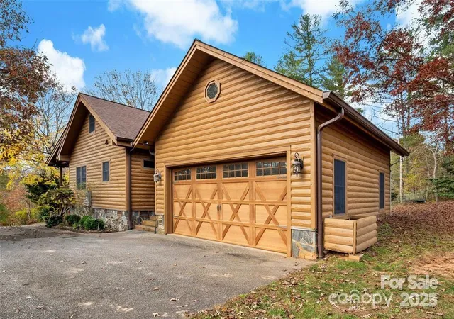 Photo 2 of Single family home for sale at 163 Gypsy Mountain Rd, Marion, NC 28752 | MLS# 4287037 | Listing updated on 2026-08-31