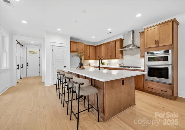 Photo 3 of Single family home for sale at 15617 Northcross Dr, Huntersville, NC 28078 | MLS# 4287381 | Listing updated on 2026-09-18