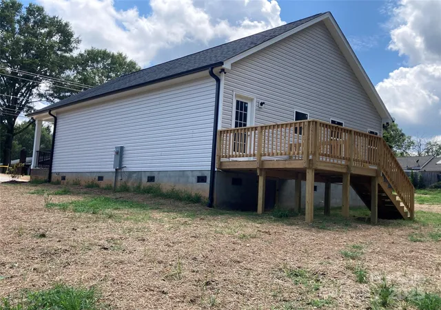 Photo 4 of Single family home for sale at 318 Davis Park Rd, Gastonia, NC 28052 | MLS# 4287400 | Listing updated on 2026-08-22