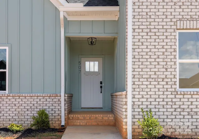 Photo 2 of Single family home for sale at 507 New Salem Rd, Statesville, NC 28625 | MLS# 4289007 | Listing updated on 2026-09-30
