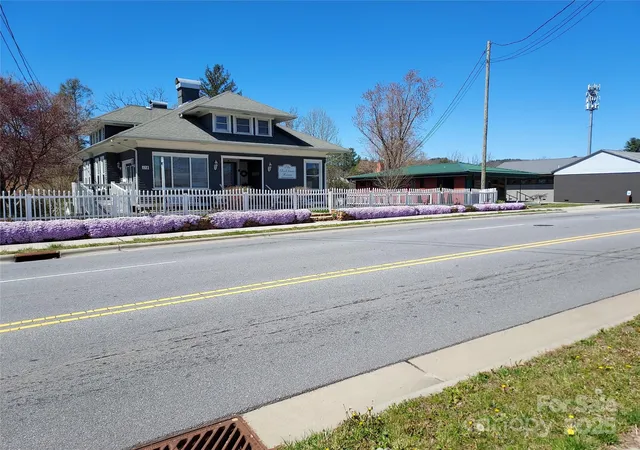 Photo 1 of Single family home for sale at 178 S Caldwell St, Brevard, NC 28712 | MLS# 4289391 | Listing updated on 2026-02-04