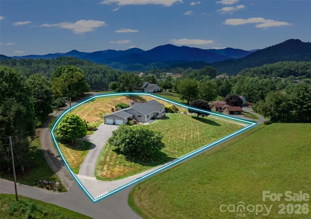 Homes for sale in Burnsville, NC | 124 W Dogwood Cir, Burnsville, NC 28714 | MLS# 4290145