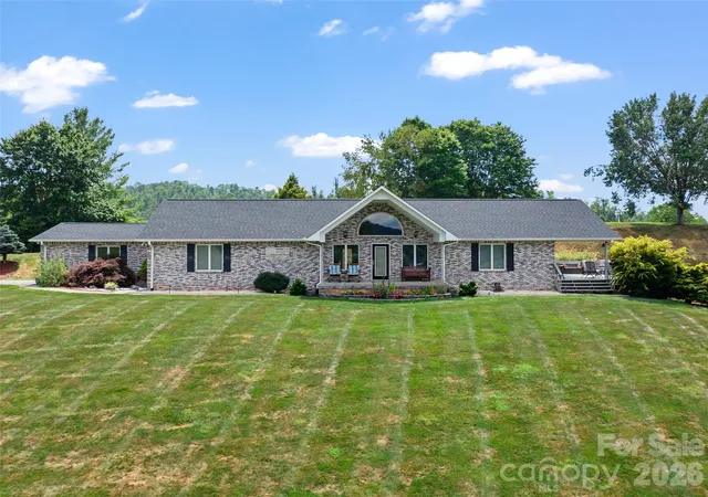 Homes for sale in Burnsville, NC | 124 W Dogwood Cir, Burnsville, NC 28714 | MLS# 4290145