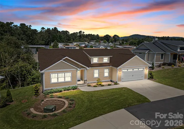 Photo 1 of Single family home for sale at 54 Olde Oak Ln, Hendersonville, NC 28792 | MLS# 4291259 | Listing updated on 2026-10-07