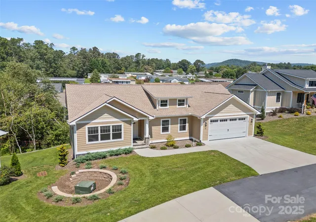 2nd image of 54 Olde Oak Ln, Hendersonville, NC 28792 | MLS# 4291259