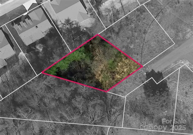 Photo 3 of Single family home for sale at 54 Olde Oak Ln, Hendersonville, NC 28792 | MLS# 4291259 | Listing updated on 2026-08-16