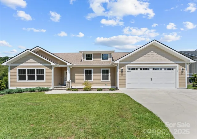 Photo 3 of Single family home for sale at 54 Olde Oak Ln, Hendersonville, NC 28792 | MLS# 4291259 | Listing updated on 2026-09-27