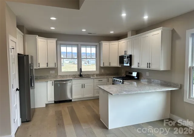 3rd image of 30 Olde Oak Ct, Hendersonville, NC 28792 | MLS# 4291704