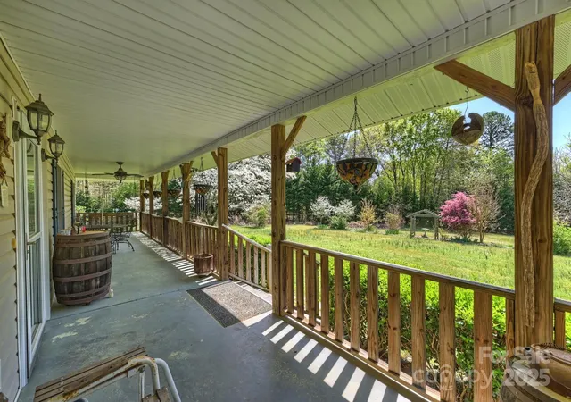Photo 4 of Sale Pending at 16415 Capps Rd, Charlotte, NC 28278 | MLS# 4291823 | Listing updated on 2026-04-15